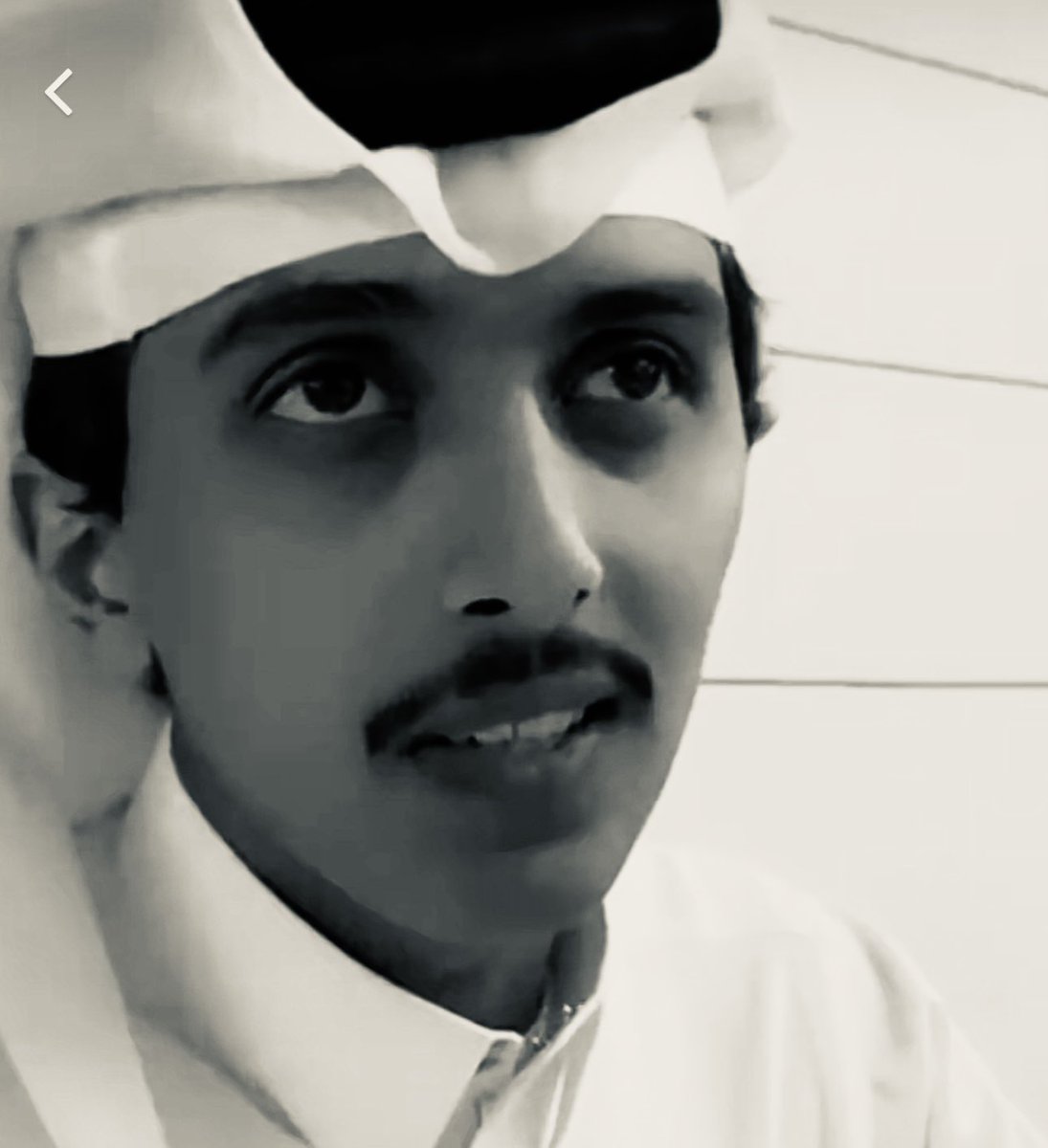يقول #محمد_ظافر :

كل يومٍ يمر يزيد ( خوفي ) خوف
يالله بنفح جود يهبني نفحه 

ليت الاحزان مثل الدفتر المكشوف
لا تضايقت قمت اغير الصفحه