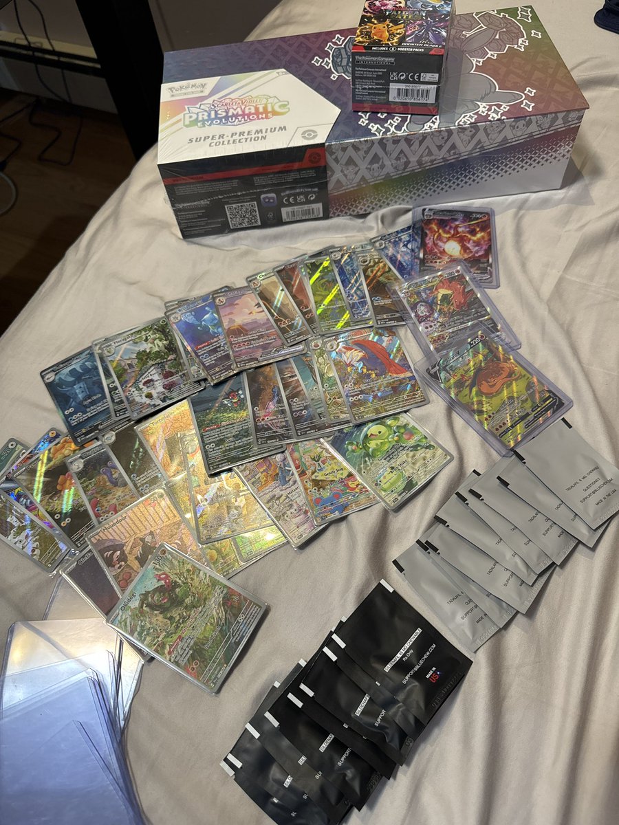 think2munch's tweet photo. This is gonna be interesting… #pokemon #cards #bluechew #PokemonTCG https://t.co/qR4aIvjKLn