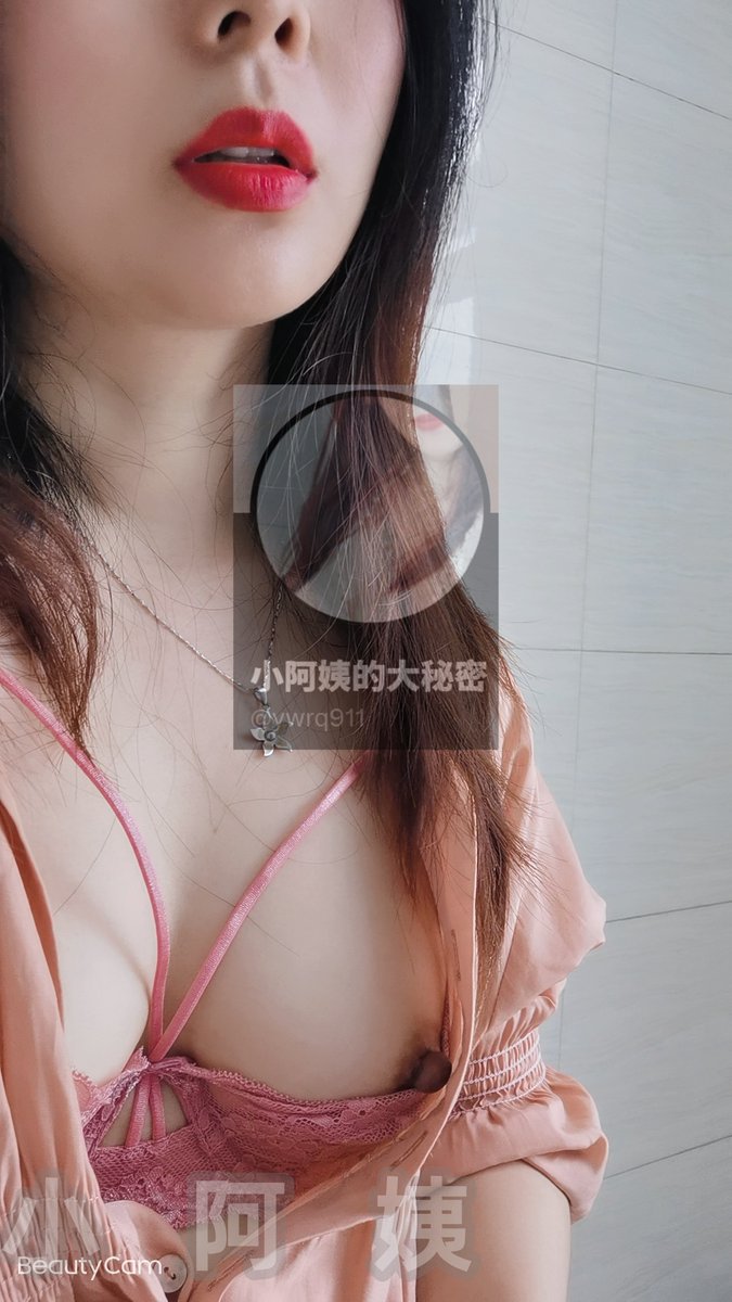 偷偷来洗手间发个骚
这种透透的小内内在夏天穿就是透气，舒服 https://t.co/wSZnhkTpWg