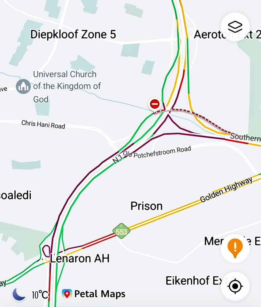 Takatso_Moloi's tweet photo. ⚠️ALERT : #ProtestAction on the N1 at the Diepkloof Interchange in Soweto.
⛔ Road closed with rocks and burning tyres 🔥.
Morning peak time #JHBTraffic will be impacted.
#TrafficAlert. https://t.co/eW7MEu5oLu