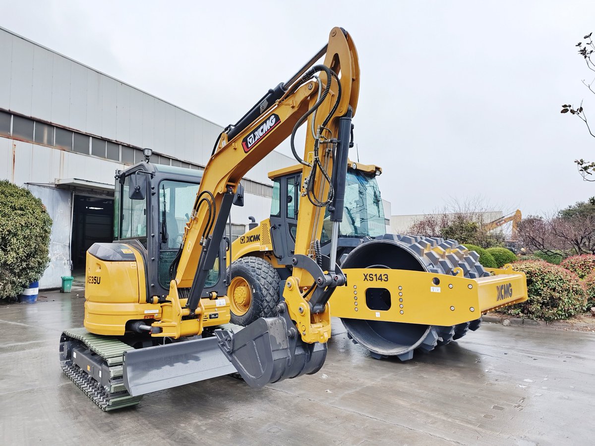 EvangelChina's tweet photo. 📤 Delivered to Armenia:
1 unit of XCMG XE35U Hydraulic Excavator
✔️ Compact design
✔️ Strong performance
✔️ Ideal for urban projects
#exportcases #XCMG #HydraulicExcavator #Armenia #ConstructionMachinery https://t.co/8hX1VeHF9Q