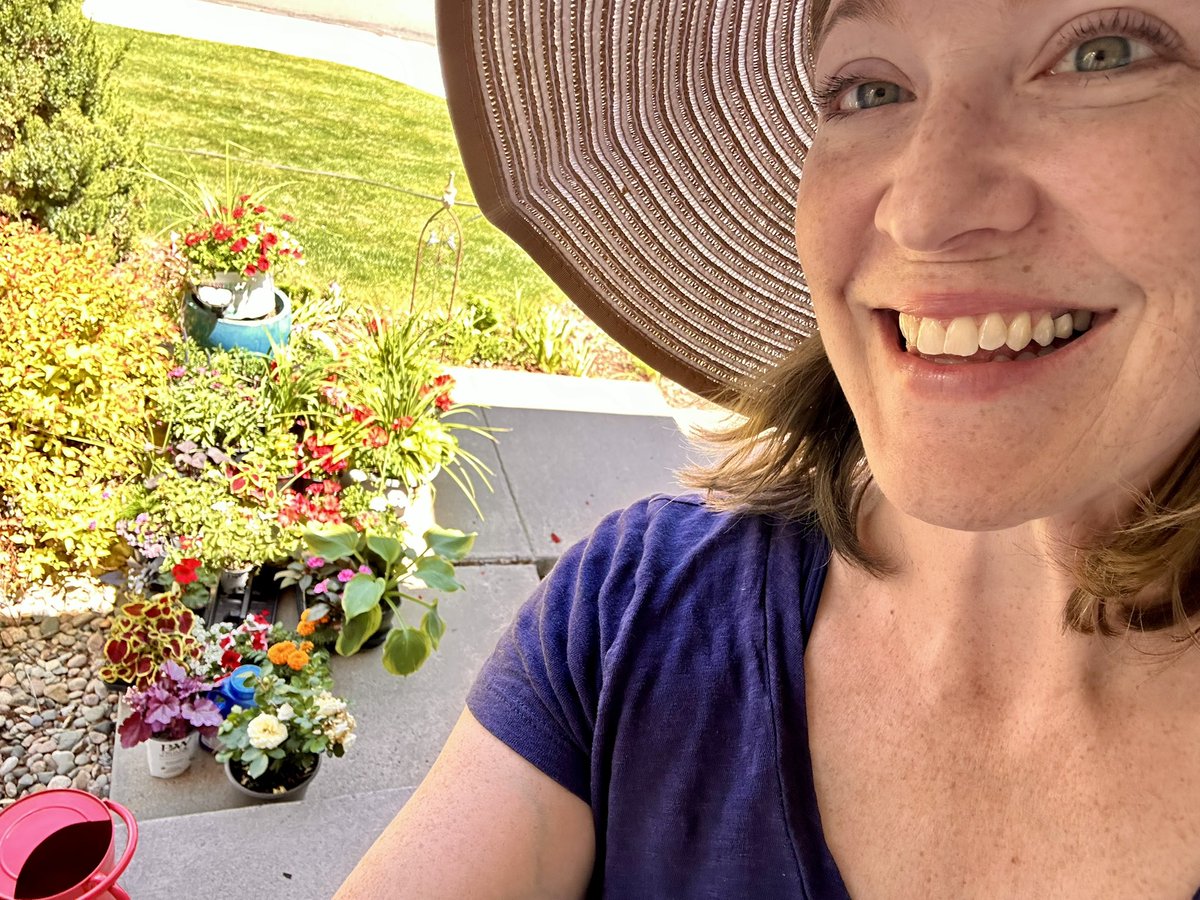 BethCavete's tweet image. Bye for now, Twitter…it’s Go time for business and homestead and all the people that arrive in summer, so I gotta go. I look forward to s’more later 👋🏻