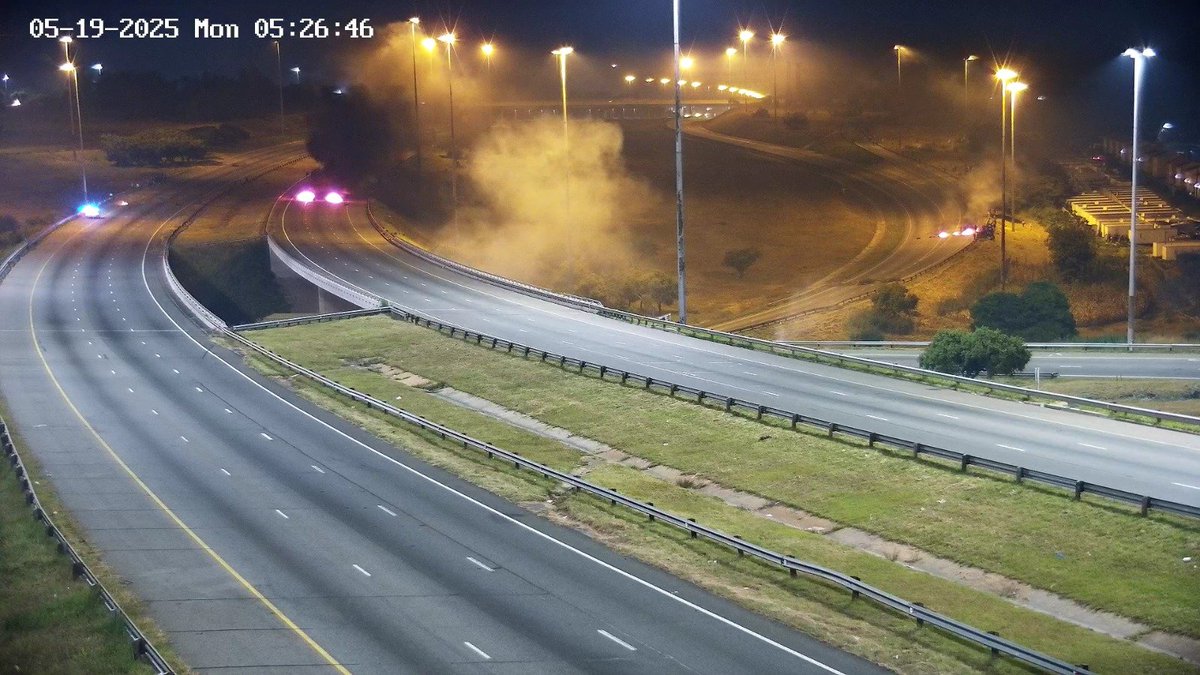 itrafficgp's tweet photo. 25051900011: (U/D) Protest Action on N1 Bi - direction at Diepkloof I/C. ROAD CLOSED. Drive carefully. (Looting underway) https://t.co/i19kgyFRL8