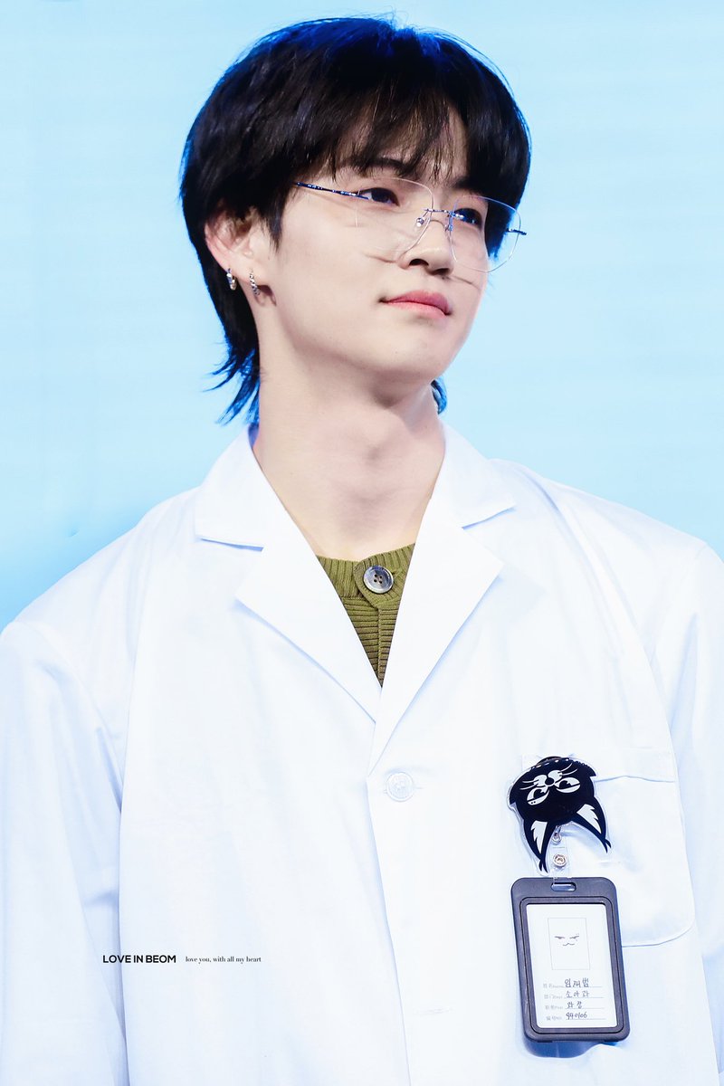 LoveinBeom0106's tweet photo. [HQ] 250517 베이징 팬싸 2부

📷 포토타임 
🥼🩺👓
@jaybnow_hr

#JAYB #제이비 https://t.co/JpfELa7LBP
