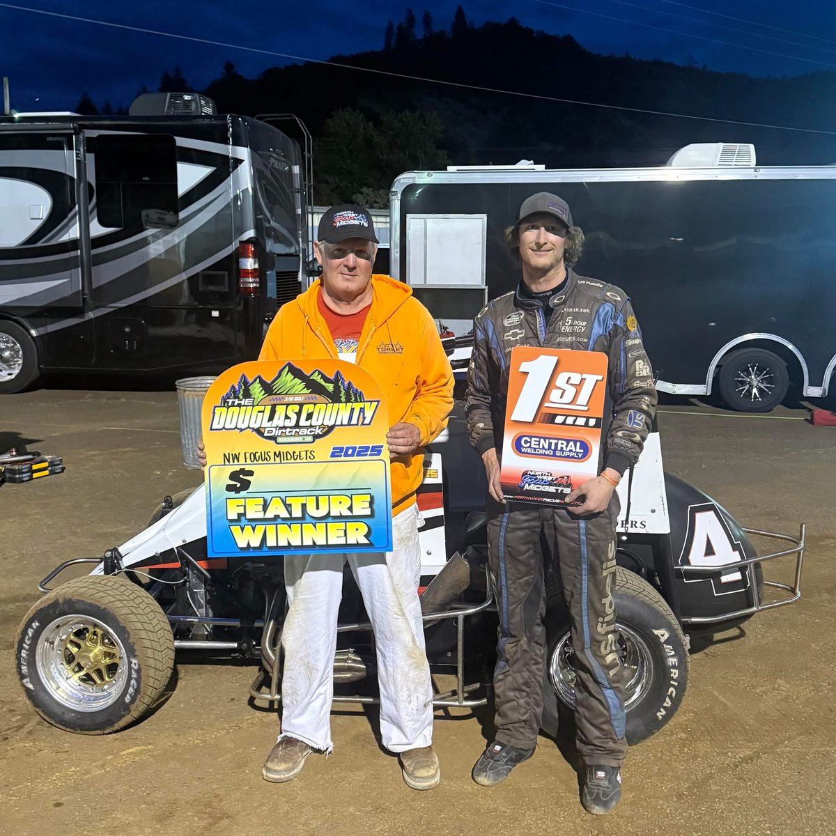 Michael Vollbrecht picked up the WIN with the NW Focus Midgets Series Friday night at The Douglas County Dirtrack. Congrats Michael and Team.
#RaceHard #TeamTripleX #TripleXWIN