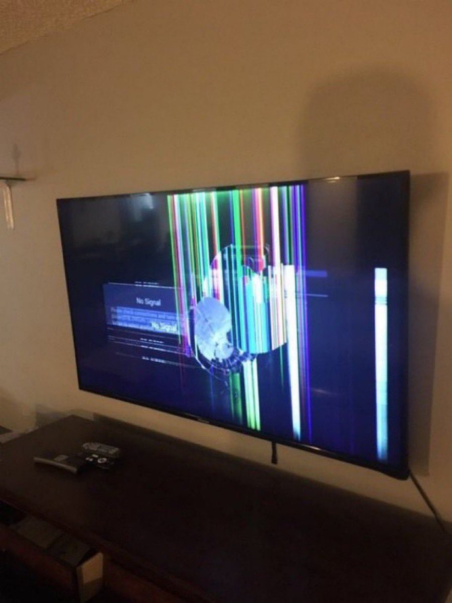 Acabo de romper mi televisión con rabia. El Cruz Azul me avergonzó frente a mi familia. Mis 8 hijos están llorando, asustados por mi ira mientras camino temblando por la habitación. No puedo soportar esto, llamen a la policía porque estoy a punto de hacer una locura.