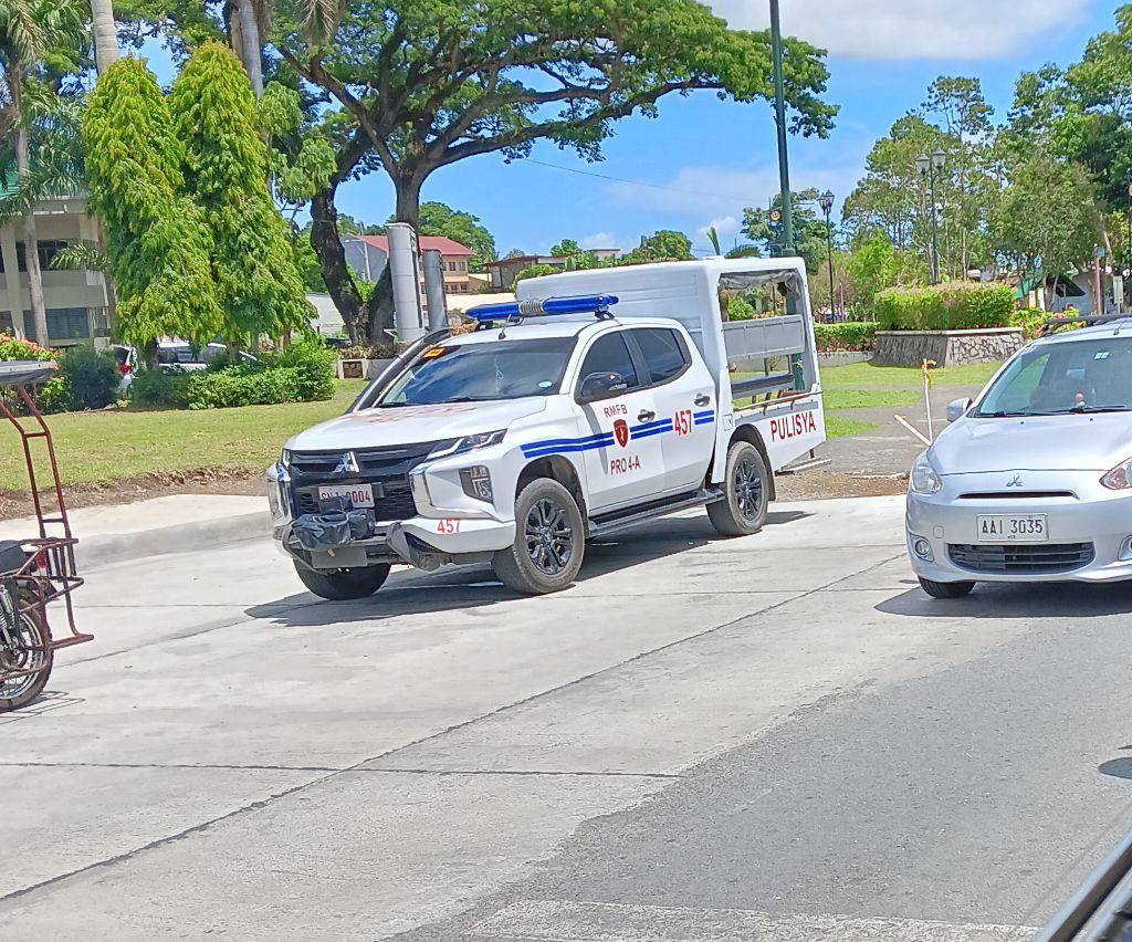 19 May 2025 10:32am 

Isang RMFB police vehicle ng PRO 4-A ang nakitang nakaparke sa harapan ng Old Administration Building.

#SafeHavenWatch
