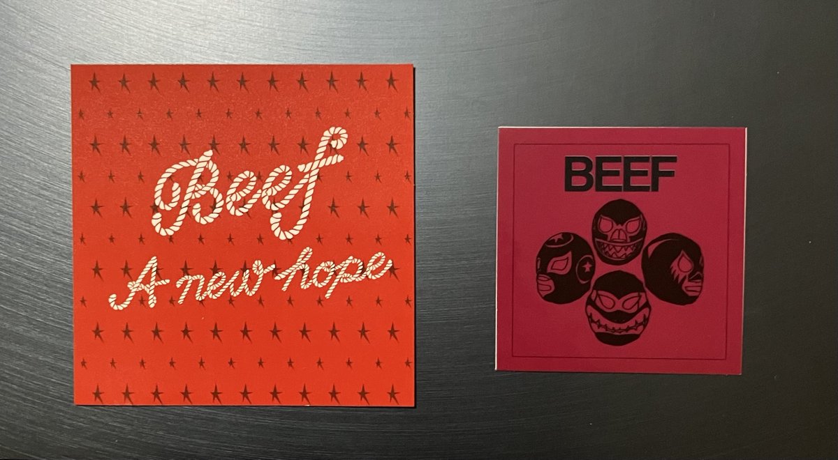 Top_40_Age's tweet photo. #706 BEEF (にステッカーを添えて)
いつかのライブ会場で購入。
#マーチャンダイズ記録シリーズ #BEEF #ビーフ #3P3B #BlackBuck #THUMB #SHERBET #GreenGiant #DAMAGE #CaptainHedgeHog #SlimeBall #AVENTI #SpitMiddleFinger #ShortCircuit etc https://t.co/SL6IAqrDtK