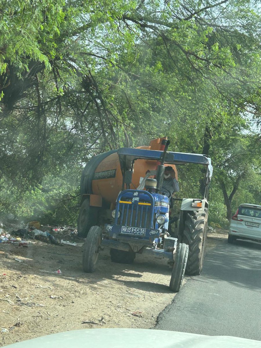 Amresh_kumarIND's tweet image. Despite cleanup efforts, sewage is being dumped into the Sahibi River near Samta Enclave, Dwarka Sec-19. Please take strict action to stop this.

Dumping sewage into the Sahibi River is harmful and demoralizing. It’s our duty to protect it from further.