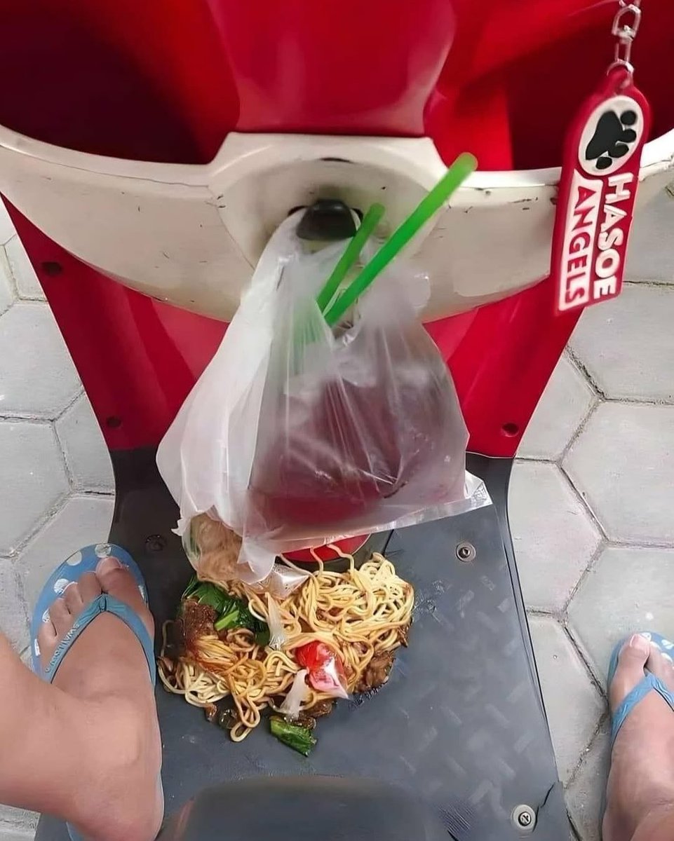 Senin berat ❌️
Mie ayam tumpah lebih berat rasanya😔