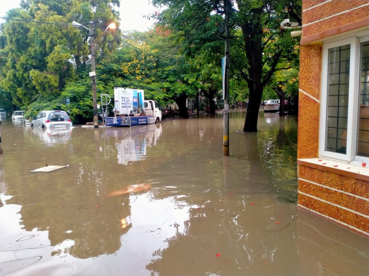 TOIBengaluru's tweet image. #BengaluruRains: S T Bed area in Koramangala 4th Block, which is part of the startup hub, was flooded.

Why isn’t DyCM &amp;amp; Bengaluru Development minister D K Shivakumar doing anything? What happened to all #BrandBengaluru suggestions he got?  — ask miffed residents.