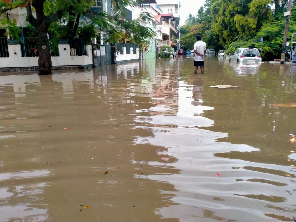 TOIBengaluru's tweet image. #BengaluruRains: S T Bed area in Koramangala 4th Block, which is part of the startup hub, was flooded.

Why isn’t DyCM &amp;amp; Bengaluru Development minister D K Shivakumar doing anything? What happened to all #BrandBengaluru suggestions he got?  — ask miffed residents.