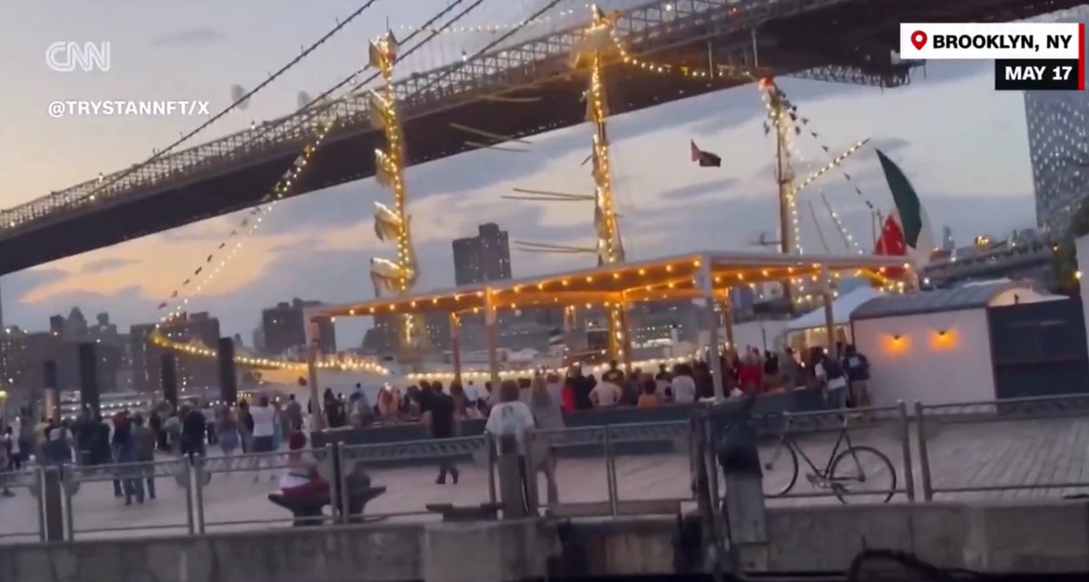 Radar_Digital's tweet photo. #DeepIntelligence presenta un análisis global de la conversación semántica digital sobre la colisión del buque de la Marina mexicana con el Puente de #Brooklyn, un suceso que desató conmoción internacional.

Abrimos hilo ⚓🌉 https://t.co/qODK3XbW5d