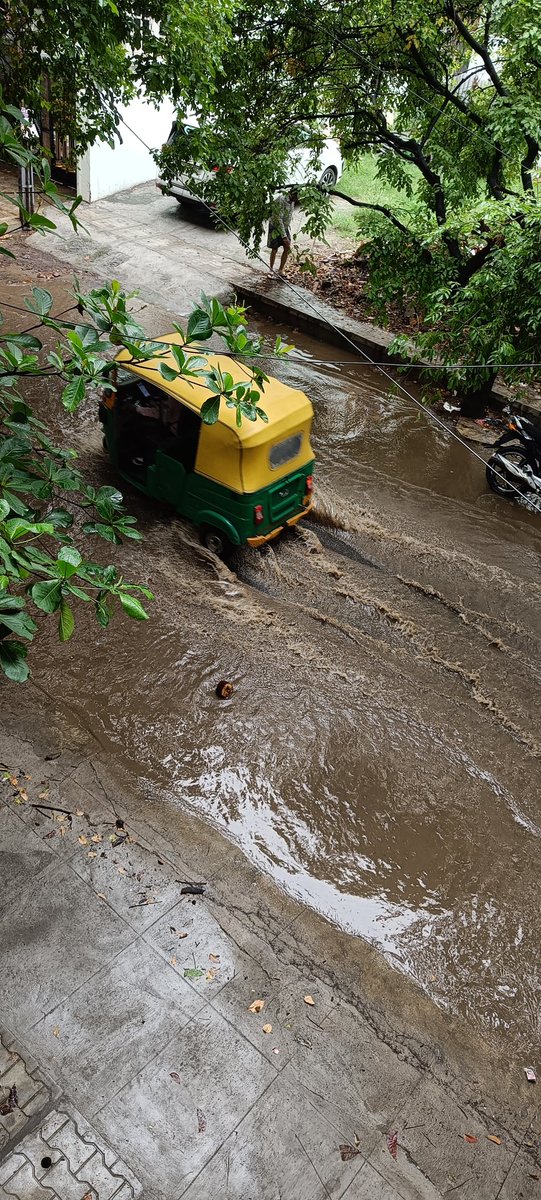 pixelputra's tweet photo. This is the situation of yesterday's rain in HSR sector 7. Apr 25, the roads were freshly dug on each side to implement new water drainage. What use is the drain if there is no way for water to recede??
@ICCCBengaluru @osd_cmkarnataka @swaccha_bbmp @BBMPCOMM @CMofKarnataka https://t.co/7S6uwZ3ADV