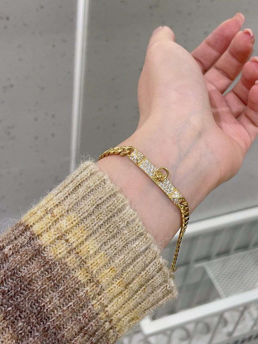 fishhappybyself's tweet image. 一眼相中的爱马仕手链💓
时髦精必备～
金重：20.3g↔️

 #黄金 #手链 #黄金手链