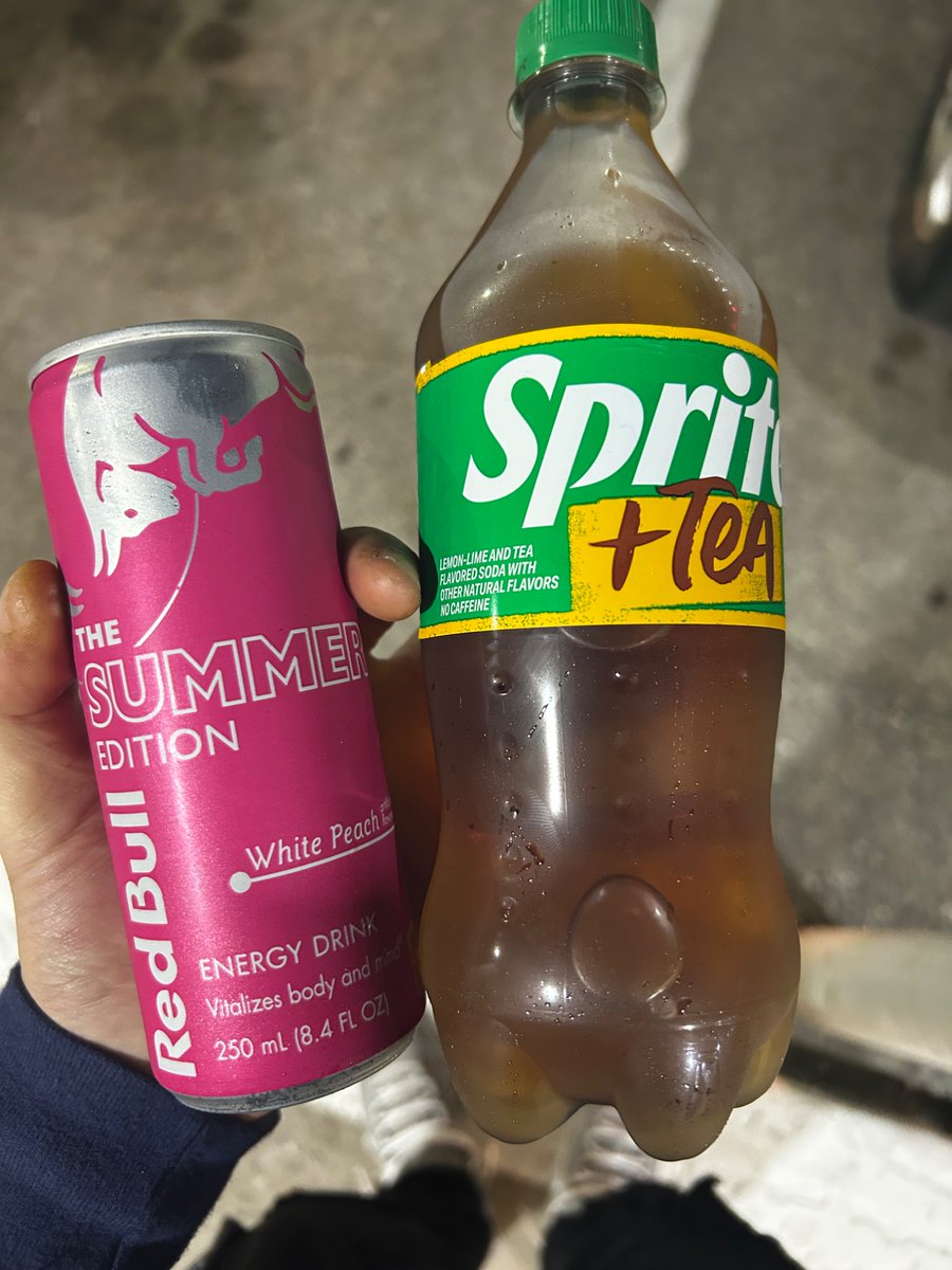 MRSOLODOLO165's tweet photo. I BE FINDING SHIT LIKE RANDOMLY #spritetea #whitepeachredbull https://t.co/aoPXiZIGBt