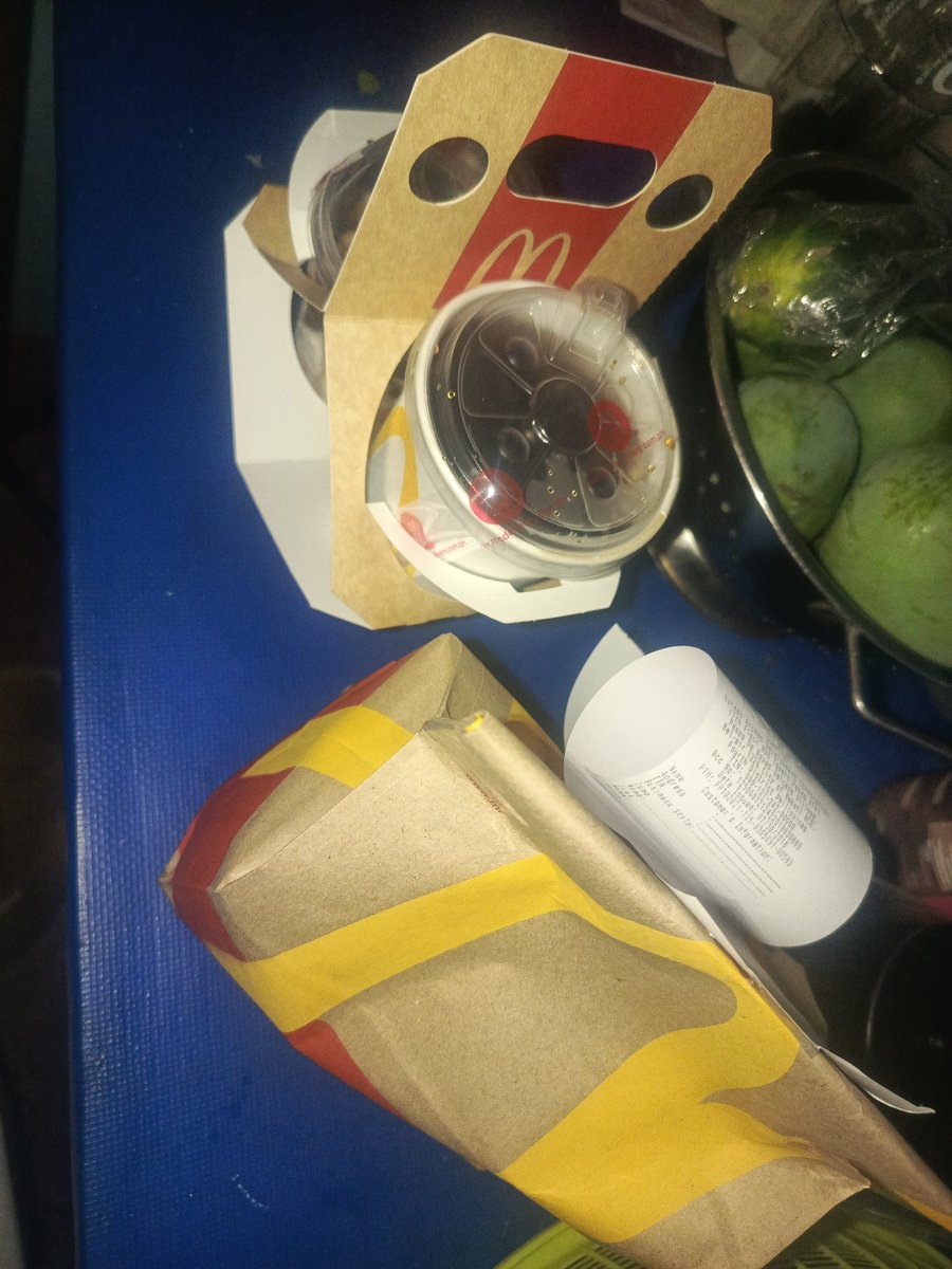 So dumating yung order ko from food panda and then nagulat ako sa order ko na sundae <a href="/McDo_PH/">McDo Philippines</a> ganito ba talaga to konti. 😭 Sana okay lang yung MARCOS ALVAREZ BRANCH.