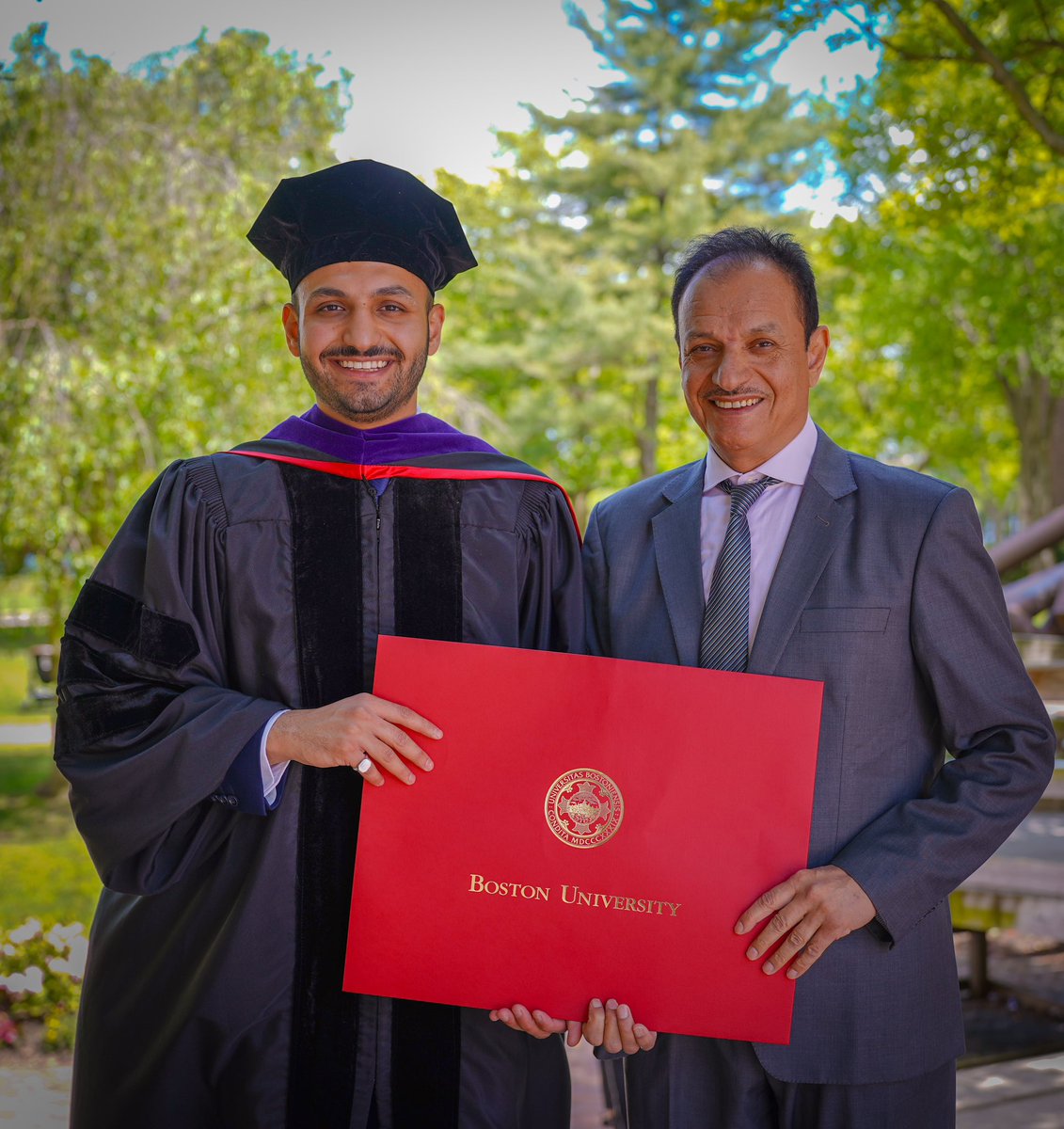 abdulforgiving's tweet photo. في مدينة #بوسطن الامريكية   وفي جامعتها العريقة @BU_Law شهدنا يوم امس الأحد تخرج الإبن الغالي هشام وحصوله على درجة #الماجستير في #القانون 
أهنئ نفسي ووالدته والأسرة كافة بهذا الإنجاز ، والحمدلله على نعمه التي لاتعد ولاتحصى . https://t.co/NZZp4uYwZ5