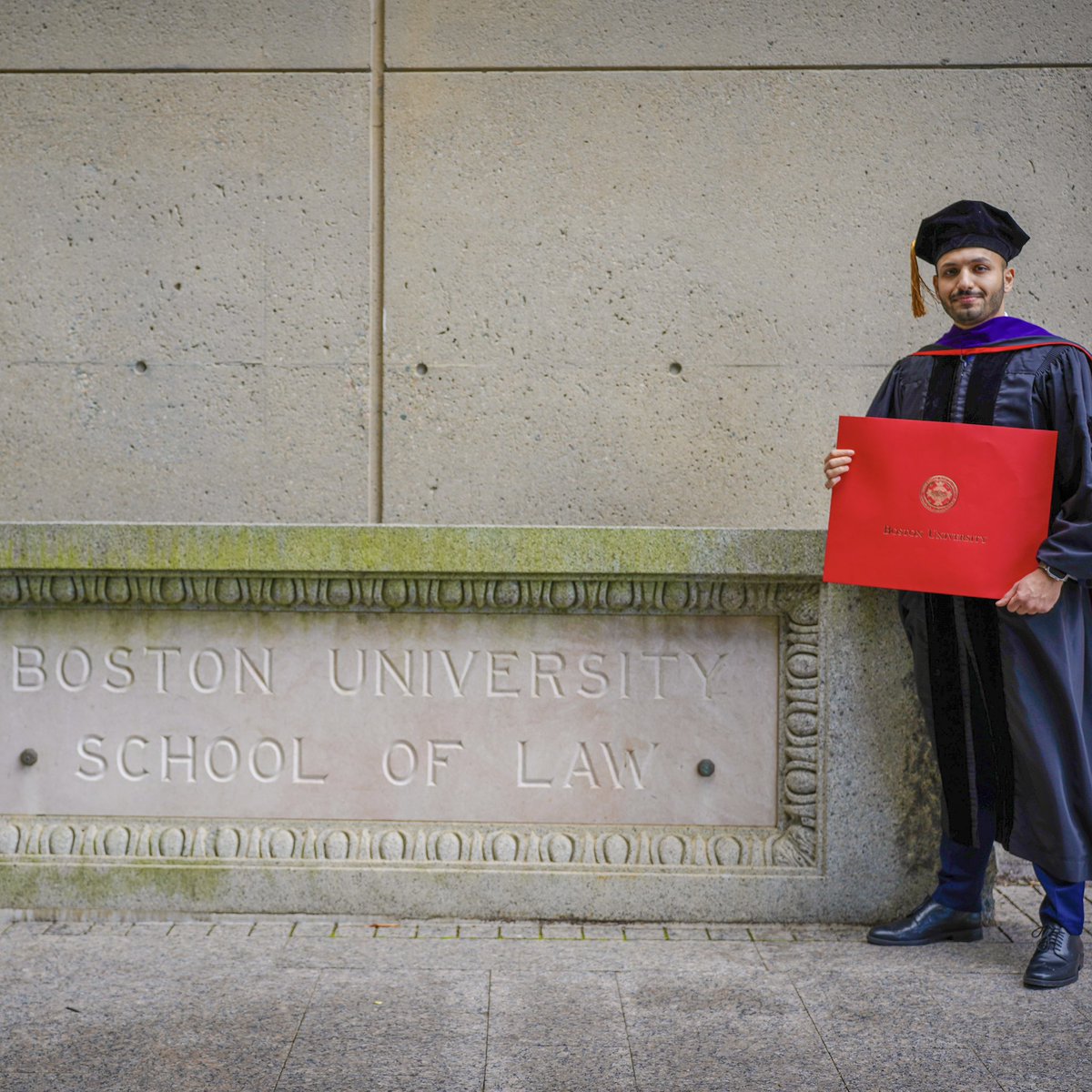 abdulforgiving's tweet photo. في مدينة #بوسطن الامريكية   وفي جامعتها العريقة @BU_Law شهدنا يوم امس الأحد تخرج الإبن الغالي هشام وحصوله على درجة #الماجستير في #القانون 
أهنئ نفسي ووالدته والأسرة كافة بهذا الإنجاز ، والحمدلله على نعمه التي لاتعد ولاتحصى . https://t.co/NZZp4uYwZ5