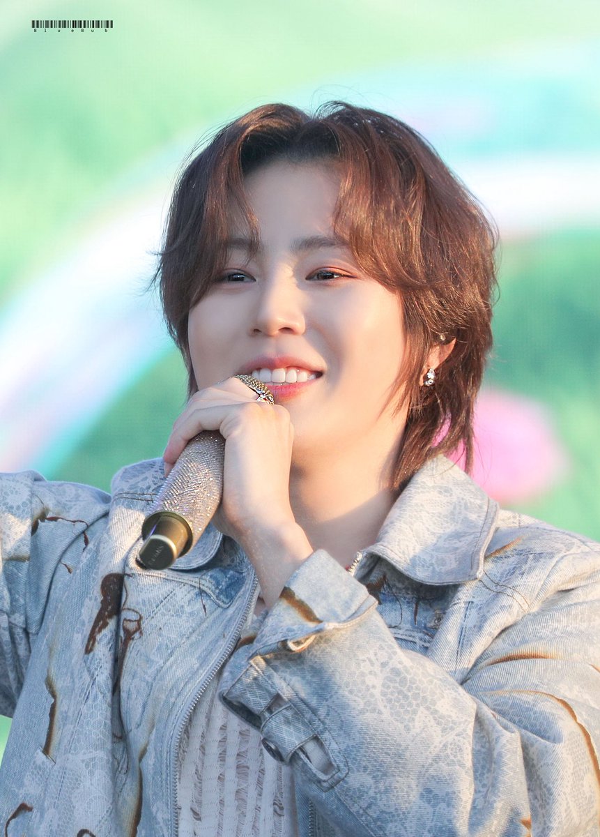 BlueBub322's tweet photo. 250518 그린캠프페스티벌
강아지 털 날린다ㅏㅏ 엣ㅅ취ㅣ♡⁼³₌₃

#HASUNGWOON #하성운 https://t.co/dUFPjt5F11