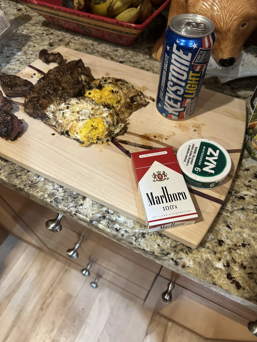 Randy_Barrett11's tweet photo. Having a fucking night #EatingGoodInTheNeighborhood https://t.co/d3G7UGbEQY