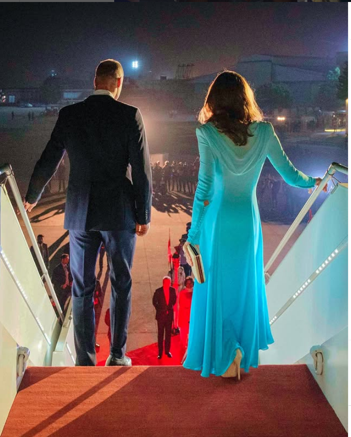 RobinLynnKing2's tweet photo. #PrincessOfWales #Fashion I love this Picture alway have https://t.co/dhGx8sCdw2