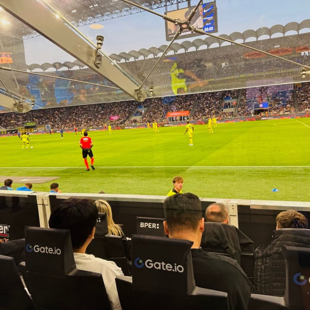 Gate's tweet image. Which football giant&apos;s stealing the show all across the world? ⚽ 

CGEO @laura_gateio was invited to cheer for Inter in a thrilling showdown.
United with Nerazzurri + first-class hospitality. The ultimate way to enjoy football with friends!💙🖤

#GateioInter |…