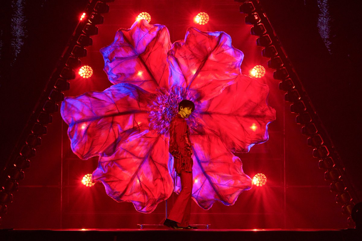 SMTOWNGLOBAL's tweet image. 엑소 카이, 이래서 좋아하지! 첫 솔로 콘서트 ‘KAION’ 전석 매진 大성황
9천 관객과 호흡한 ‘월드클래스 퍼포머’…‘완벽 그 이상’의 스테이지
“간절함으로 준비한 공연, ‘진정한 도파민은 카이’라는 확신 얻어가길”

m.entertain.naver.com/home/article/6…

#KAI #카이
#EXO #엑소 #weareoneEXO
#KAION…