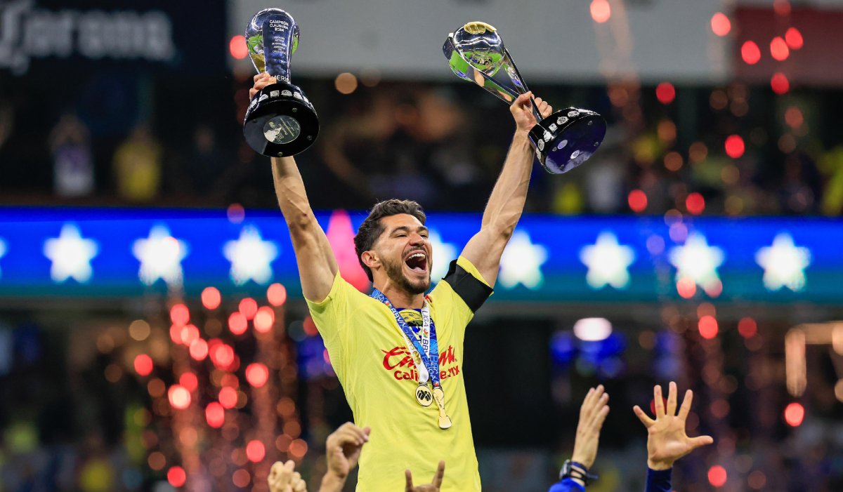 rudiggarc's tweet photo. Si el próximo domingo se gana, América automáticamente sería: Campeón de liga, Campeón de campeones y campeón de la super copa MX.

Henry va a tener que cargar el tercer trofeo con la riata. https://t.co/yqaaUVh3y4