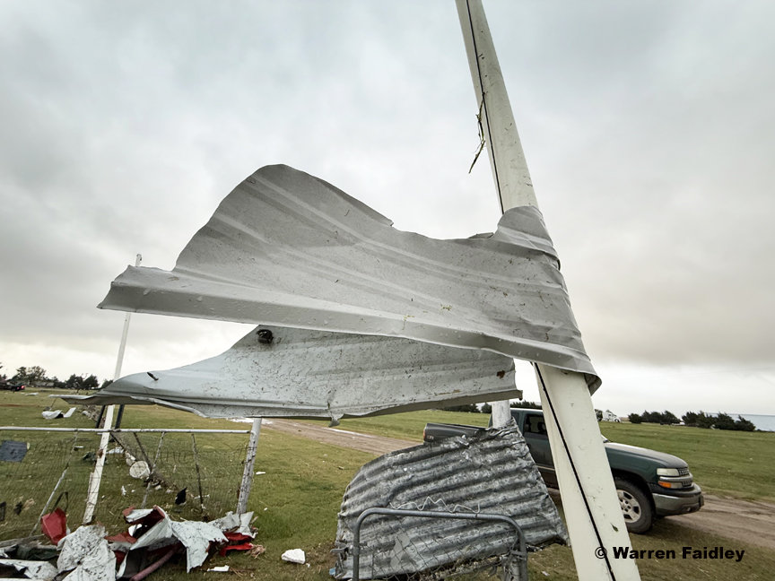 Stormchaser's tweet photo. Metal wrapped around a pole in #Grinnell, #Kansas after a #torando did extensive damage to the town. https://t.co/C6unAgAynB