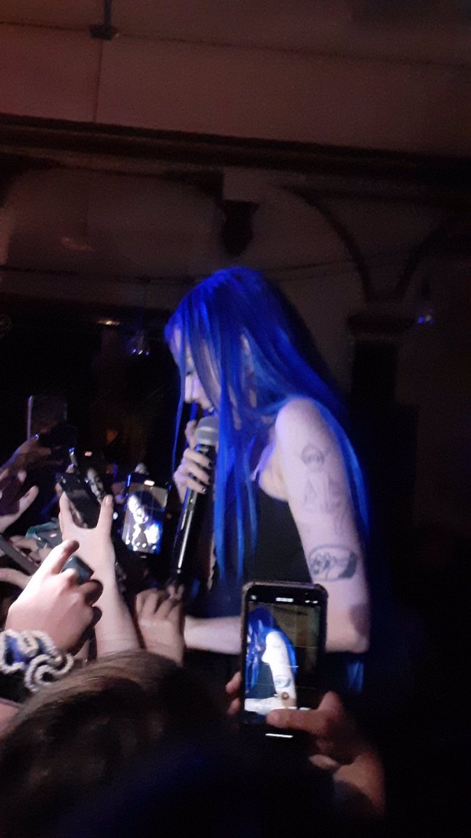 wiudness's tweet photo. ya es mañana !! ughh estoy tan feliz
 + fotito del listening party de valpo ><
#BVMM 
#BVMM
#BVMM
#BVMMKUINA 
#BVMMKUINA 
#BVMMKUINA https://t.co/GVLjakoYX8