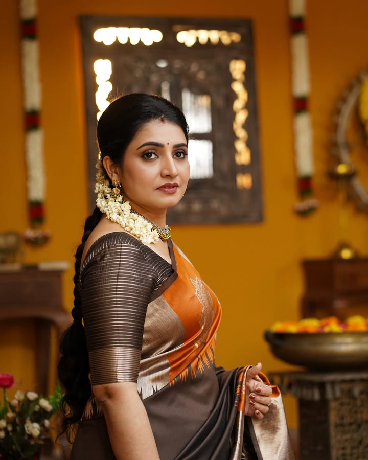 actressmeena26's tweet photo. π― #SujithaThread
#Sujitha New Look https://t.co/f2b0l15rbh