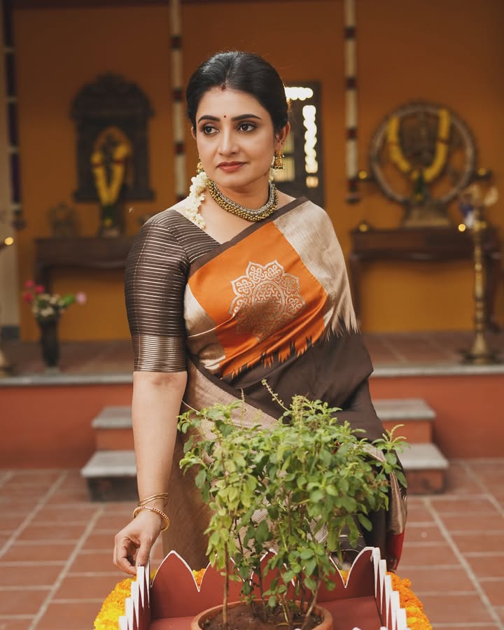 actressmeena26's tweet photo. π― #SujithaThread
#Sujitha New Look https://t.co/f2b0l15rbh