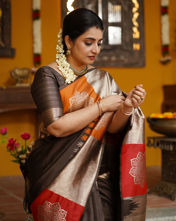 actressmeena26's tweet photo. π― #SujithaThread
#Sujitha New Look https://t.co/f2b0l15rbh