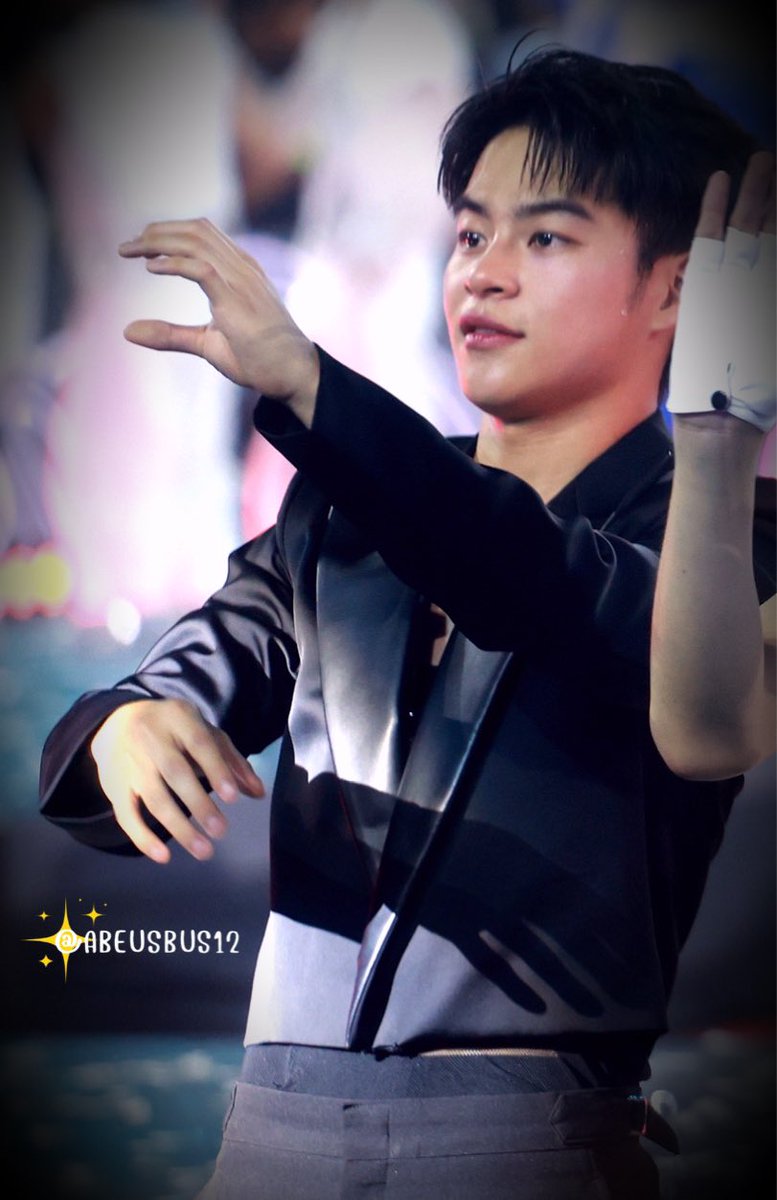 ABEUSBUS12's tweet photo. กี่ขวบค้าบบบบบจิ๊ด
#MARCKRIS
#OLYMPOPDAY
#BUSbecauseofyouishine https://t.co/aix1rHAlPW