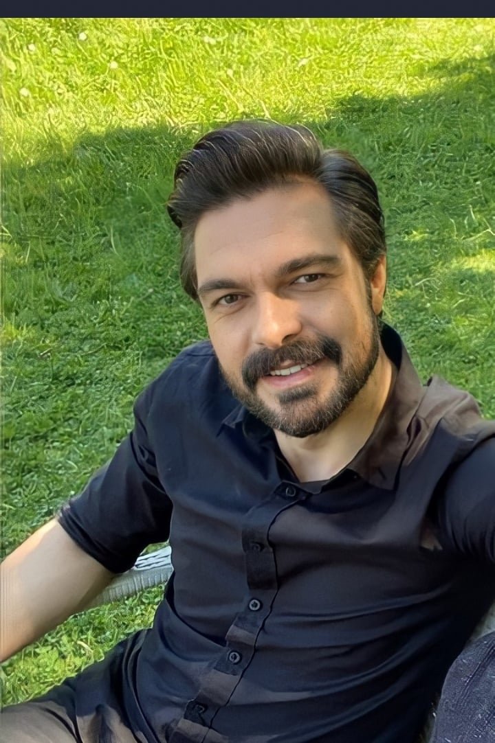 bir çiçek gibi bir parfüm gibi seninle karşılaşan her kimse sana aşık olur     

100 rt

HalilİbrahimCeyhan
#HalilİbrahimCeyhan