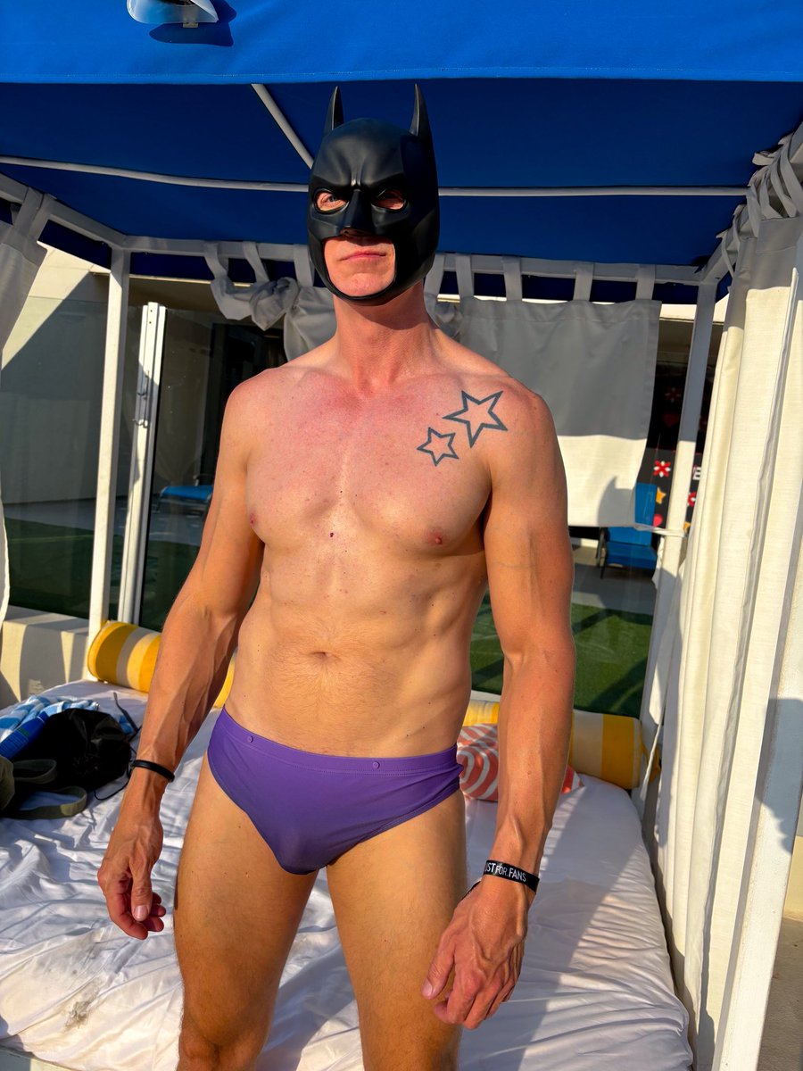 JustFor.Fans annual party on Palm Springs! 😈🌴☀️
It’s heating up…
