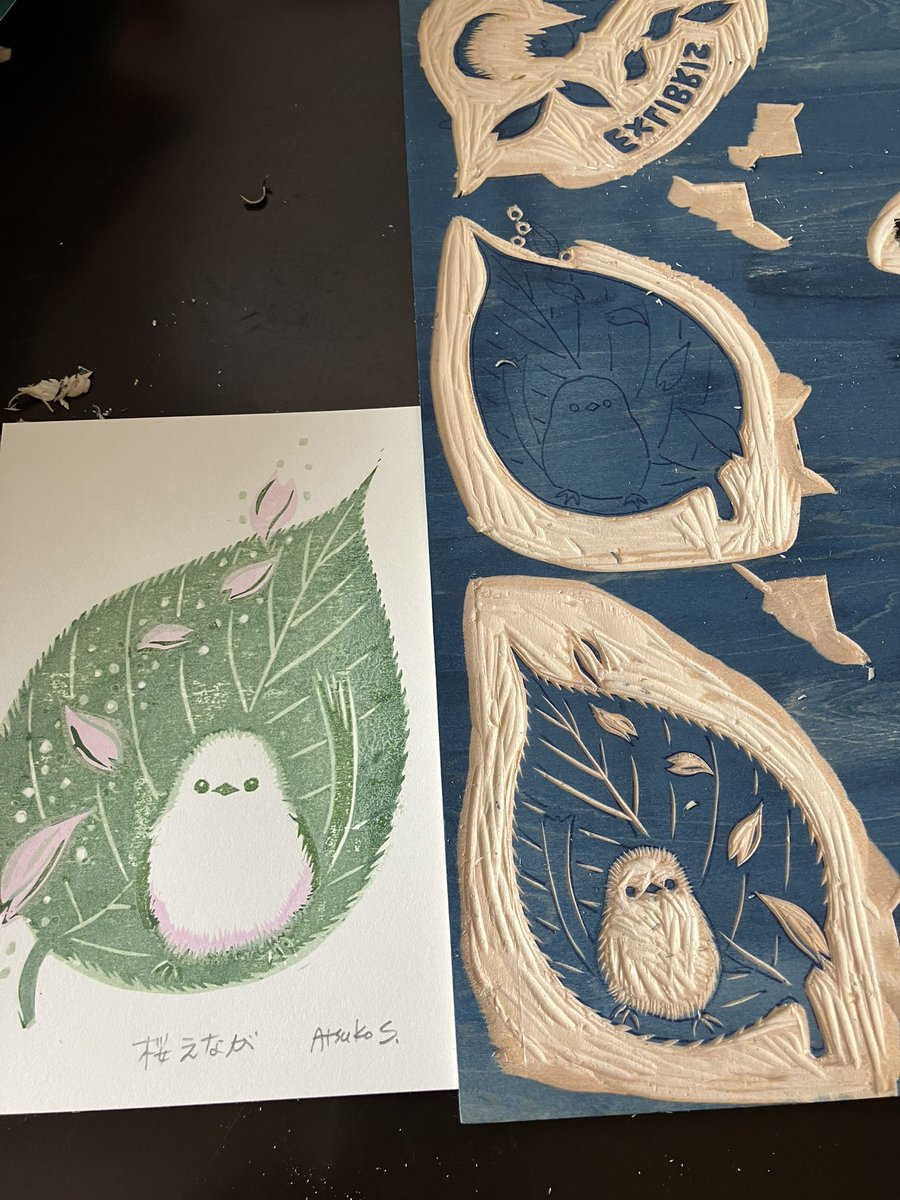 Accotori_'s tweet image. 今回の個展で人気だった桜とシマエナガのポストカードですが、この柄で蔵書票にして欲しいという方がいらして、早速制作しています。
#木版画　#EXLIBRIS