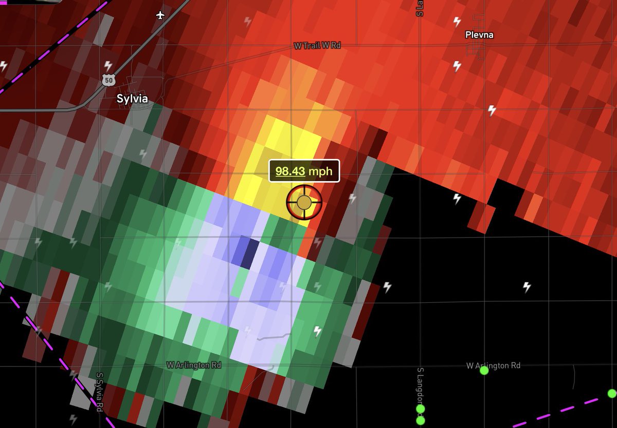 smokiesvol's tweet photo. 240 MPH gate to gate wind sheer on the tornado emergency near Plevna, Kansas.
Unbelievable. 🤯

#kswx #tornado https://t.co/wkJSiA5ili
