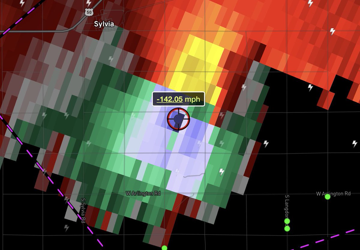 smokiesvol's tweet photo. 240 MPH gate to gate wind sheer on the tornado emergency near Plevna, Kansas.
Unbelievable. 🤯

#kswx #tornado https://t.co/wkJSiA5ili