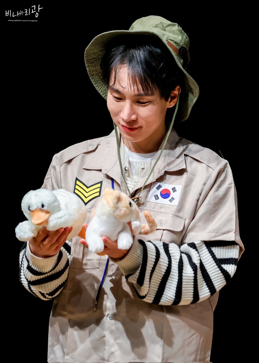 250501 에버라인팬싸 #은광

나는 고양이? 오리?

#비투비 #서은광 #SEOEUNKWANG
#BTOB <a href="/BTOB_SEKwang/">서은광</a>