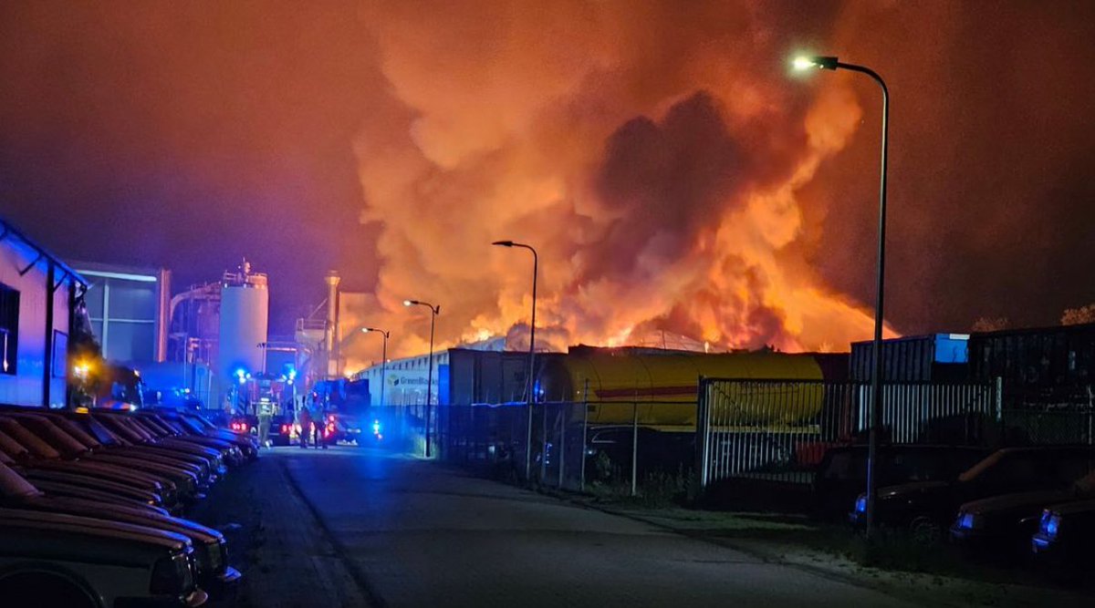 Grote brand in bedrijfsloods Coevorden