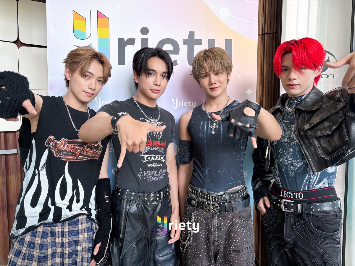 Yriety's tweet image. หนุ่ม ๆ วง “A:SIDE” พา FISH SAUCE บุกเช็คอินกับพี่วาย และแจกความน่ารักไปหนึ่งกรุบ ว่าแต่หนุ่ม ๆ มาทั้งทีจะมีคอนเทนต์อะไรบ้างน้า 🤔🐟🫙🧂💥

#ASIDE_FISHSAUCE_PRESSTOUR 
#ASIDE_FISHSAUCE
#ASIDE #ASIDE_TH
#Yriety