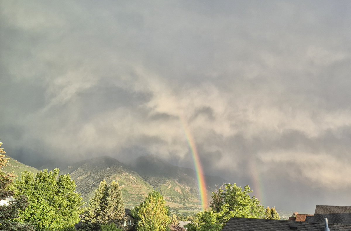 Insomniac_Simp_'s tweet photo. From the rainy dark days, comes rainbows.A light at the end of the tunnel.Thank you for being my light in the depths of gloom. Happy Birthday Kyrio! Forever and a day always 🖤🥀
(Double rainbow on your b-day🖤More to come tomorrow, I've been crafting&baking all day🖤)
#Decayrio https://t.co/sGoU1WeLS6