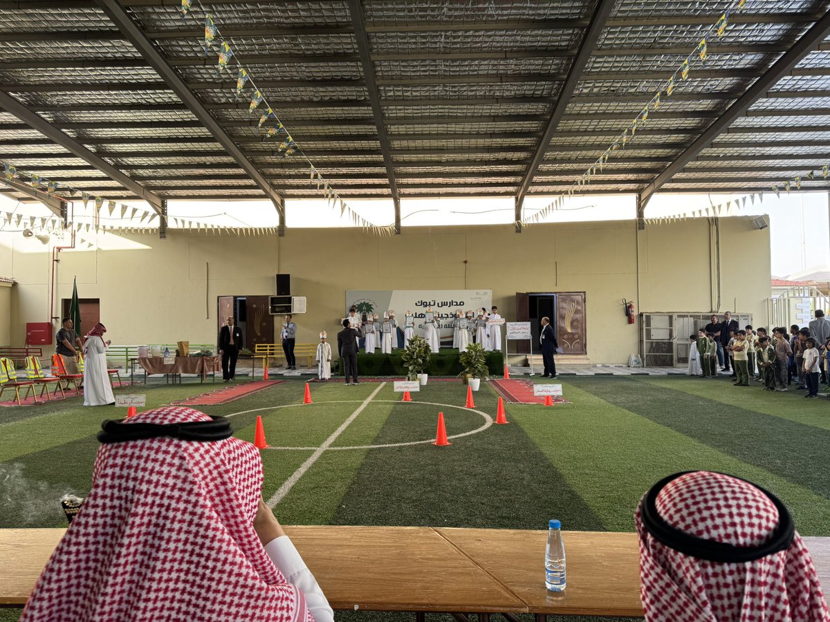 MOE_TAB_76438's tweet photo. بهمة عالية وإبداع متميّز 
قدم طلاب الصف الأول الابتدائي / أ 
بقيادة المبدع 
أ. ماهر عبد السميع
إذاعة صباحية مميزة ، بعنوان العمل التطوعي ، شارك فيها جميع طلاب الصف وبحضور أولياء الأمور ، كل الشكر والتقدير لمعلم الصف على هذا الإبداع والتميّز . https://t.co/eZwC7BptFz