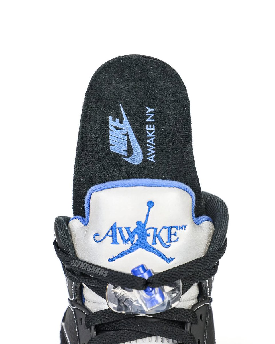 JustFreshKicks's tweet photo. DETAILED LOOK: Awake NY x Air Jordan 5 "Black/Racer Blue" 🖤💙

🗓️ August 30th https://t.co/LFvscq3T98