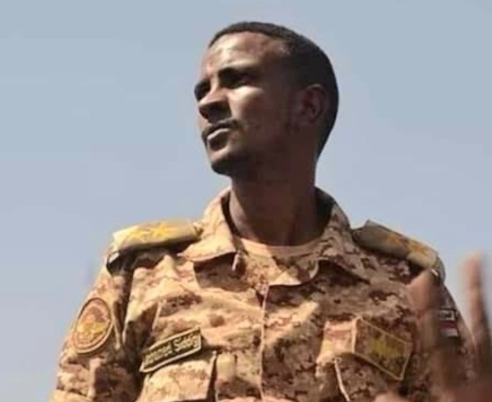 من ياتو ناحية ؟"... "الرهيفة التنقد"

تمر الذكرى الأولى لاستشهاد محمد صديق الضابط الذي
اختار صف الشعب حارب وقال كلمته ومشى . رحل الجسد، وبقيت المواقف تلهم وطنا بأكمله.