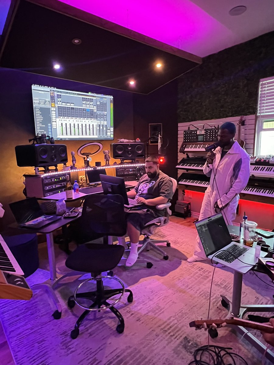 thisisWurlD's tweet image. Gratitude every single day #Borntowin