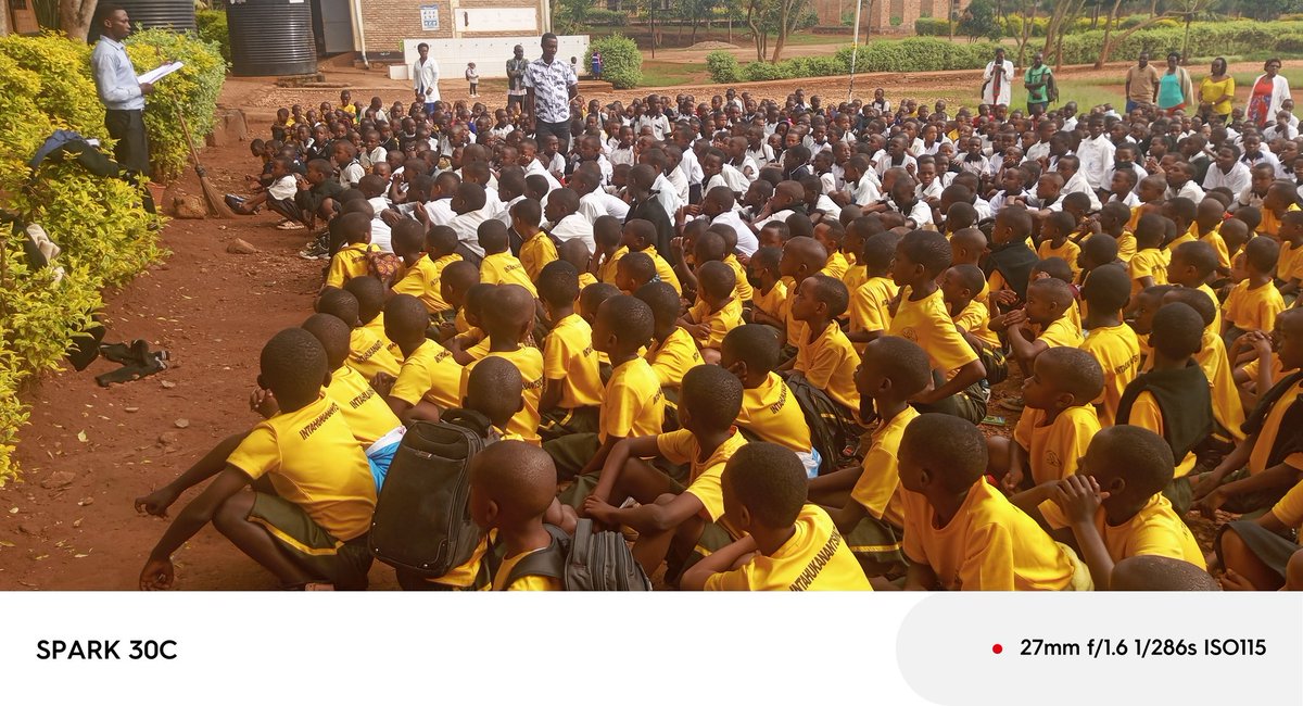 GKanombe's tweet photo. Abarimu bari muri department ya Science bahembye abana bitwaye neza mu gihembwe cya 2. Ibihembo byongera motivation na competition. Mwarakoze barezi beza! https://t.co/6SfXc3S5Kc