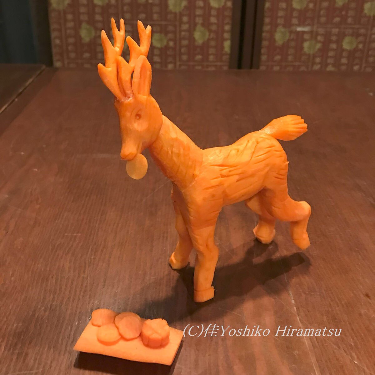 ニンジンで彫った鹿。
鹿せんべい食べてます。

ゴールデンウィークに善光寺の花回廊で飾ってもらいました。

#vegetablecarving #carrot #carving #carvingnet #善光寺花回廊 #野菜彫刻 #鹿 #deer